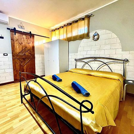 Monolocale Deluxe A 2,7 Km Dal Mare Per 2 Persone Apartment Siderno Bagian luar foto