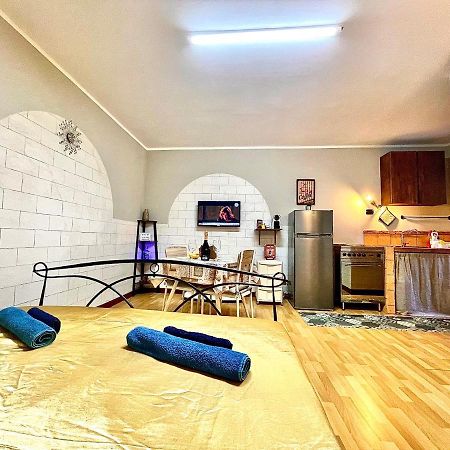 Monolocale Deluxe A 2,7 Km Dal Mare Per 2 Persone Apartment Siderno Bagian luar foto