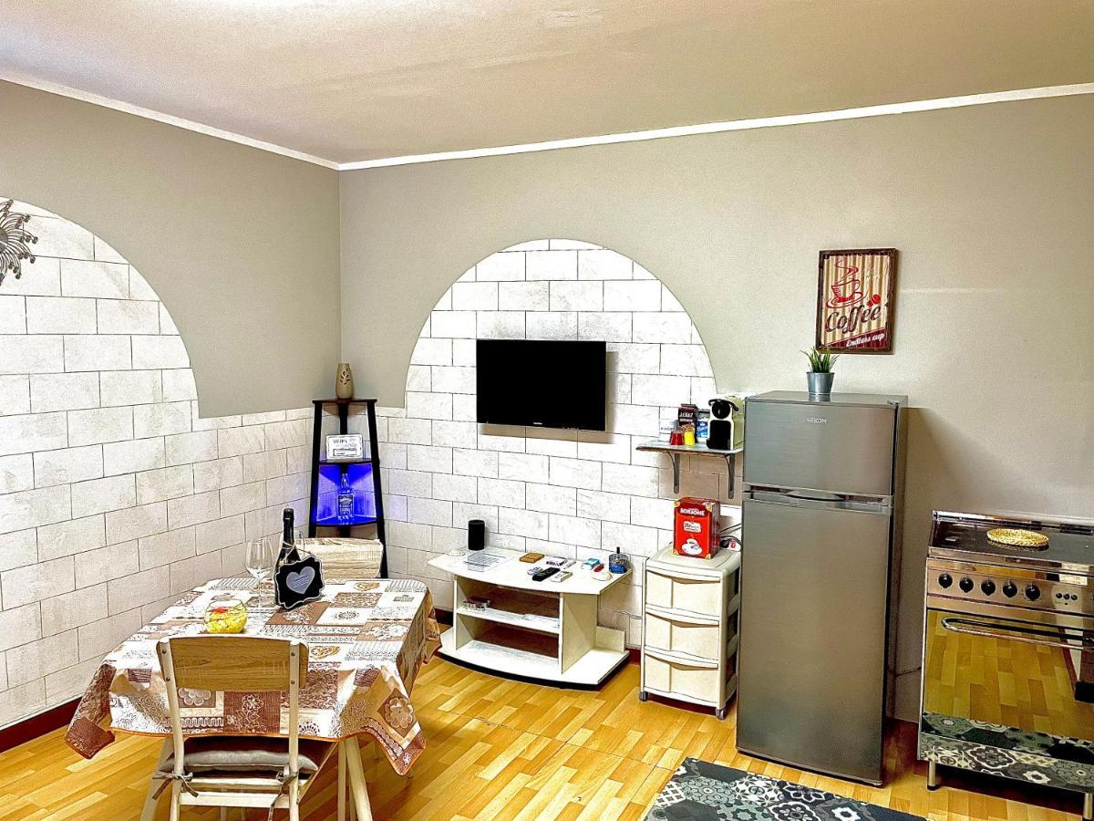 Monolocale Deluxe A 2,7 Km Dal Mare Per 2 Persone Apartment Siderno Bagian luar foto