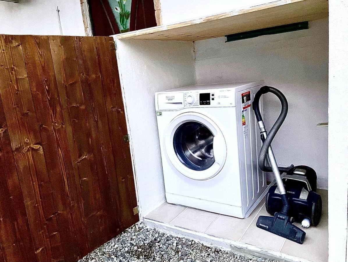Monolocale Deluxe A 2,7 Km Dal Mare Per 2 Persone Apartment Siderno Bagian luar foto